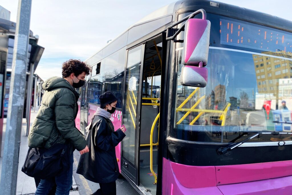 Przełomowy wyrok TSUE: rekompensaty w transporcie publicznym poza VAT – szansa na odzyskanie środków przez gminy! 